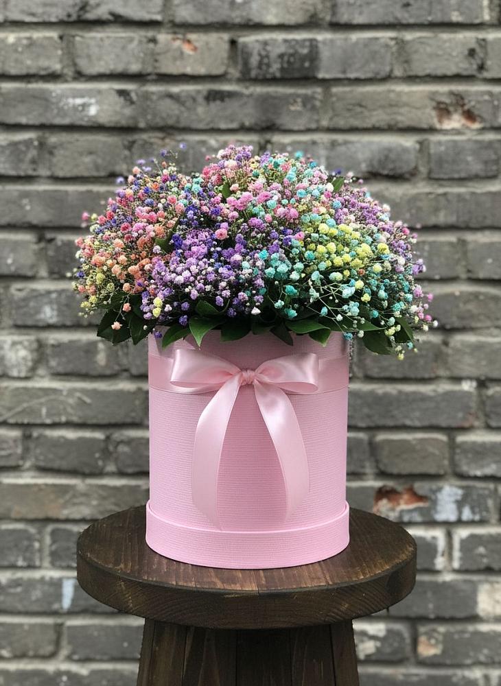 Цветочная композиция из Гипсофила и Розы в шляпной коробке в Старо-Щедринской