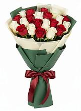 Букет Микс из красных и белых роз в Старо-Щедринской