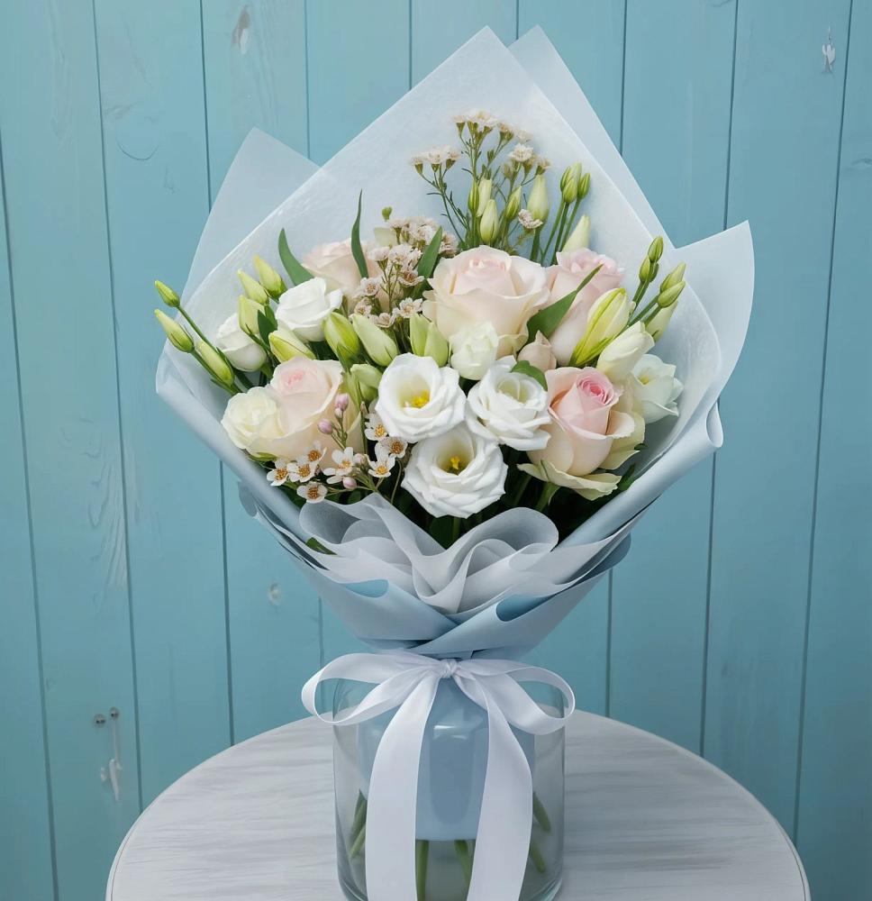 Букет цветов из: Розы и Лизиантусы в Старо-Щедринской