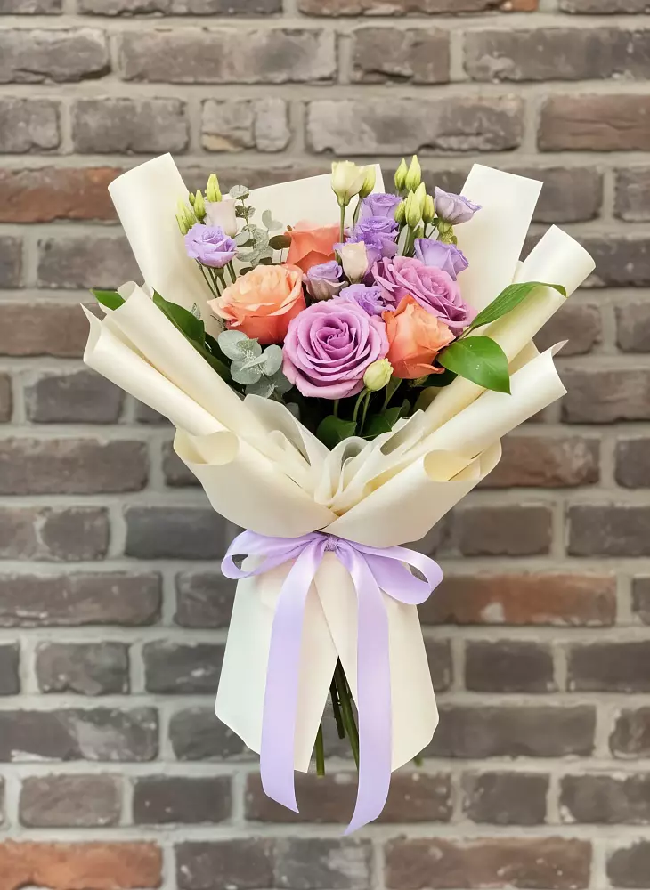 Букет цветов из: Лизиантусы и Розы в Старо-Щедринской