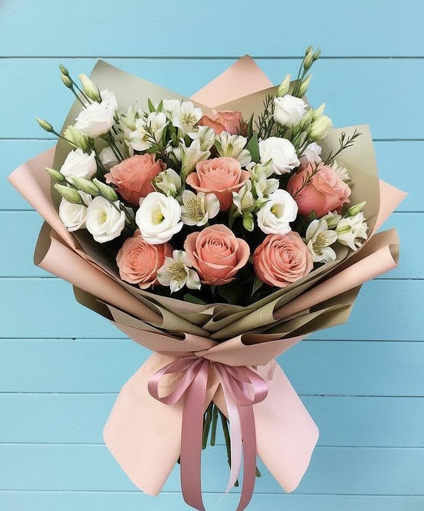 Букет цветов из: Розы, Альстромерии и Лизиантусы в Старо-Щедринской