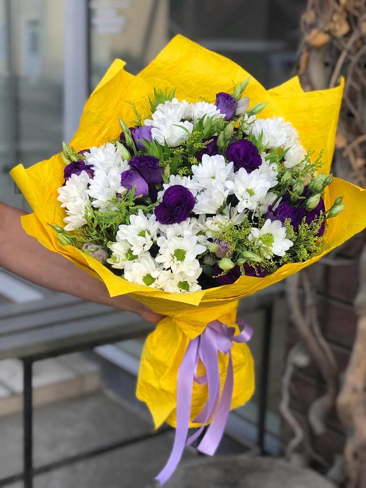 Букет цветов из: Ирисы, Хризантемы и Ромашки в Старо-Щедринской