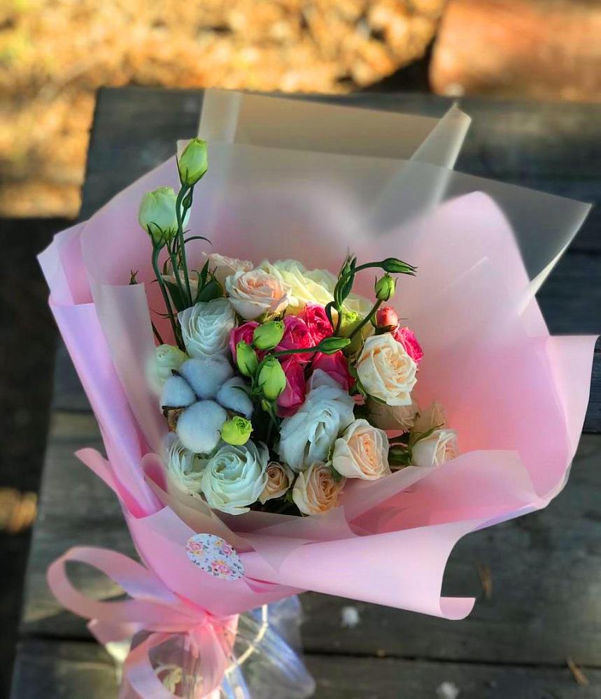 Букет цветов из: Розы и Лизиантусы в Старо-Щедринской