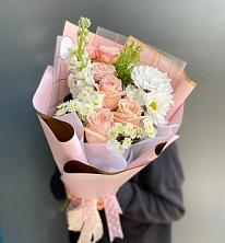 Букет цветов из:  Хризантемы и Розы в Старо-Щедринской