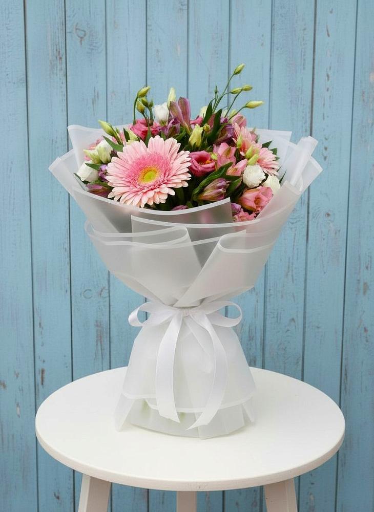 Букет цветов из: Герберы, Альстромерии и Лизиантусы в Старо-Щедринской