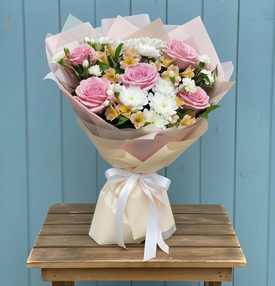 Букет цветов из: Гвоздики, Орхидеи и Розы в Старо-Щедринской