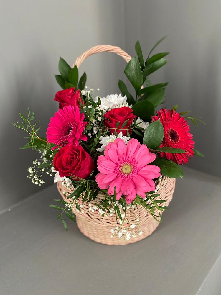 Цветочная композиция из Розы, Хризантемы и Герберы в корзине в Старо-Щедринской