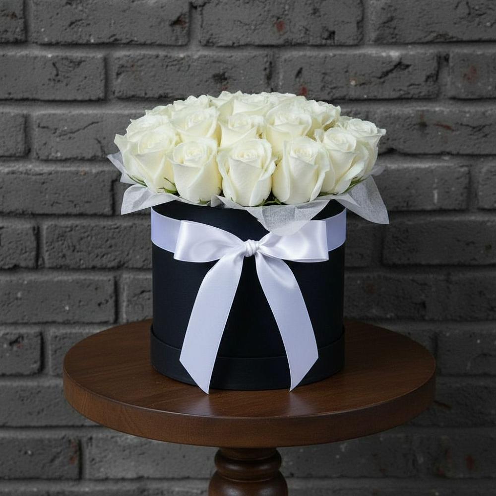 Цветочная композиция из Розы в шляпной коробке в Старо-Щедринской