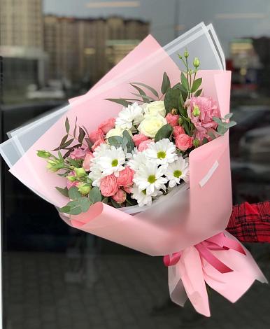Букет цветов из: Розы, Лизиантусы и Хризантемы в Старо-Щедринской