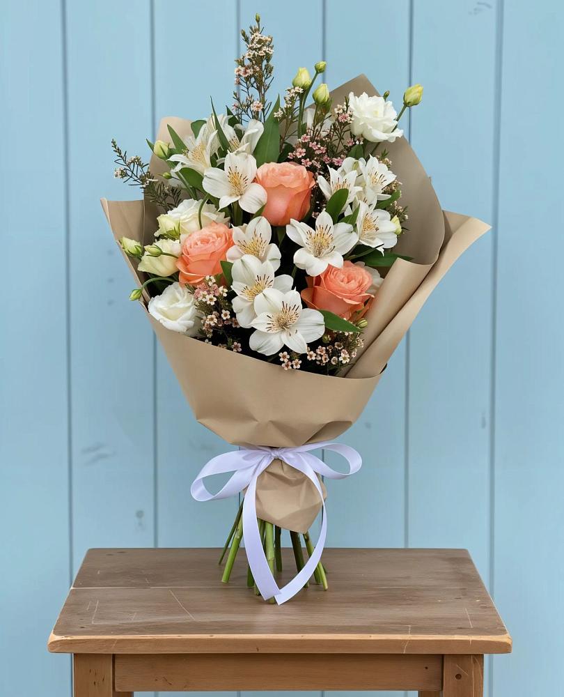 Букет цветов из: Альстромерии, Лизиантусы, Розы и Хризантемы в Старо-Щедринской