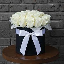 Цветочная композиция из Розы в шляпной коробке в Старо-Щедринской