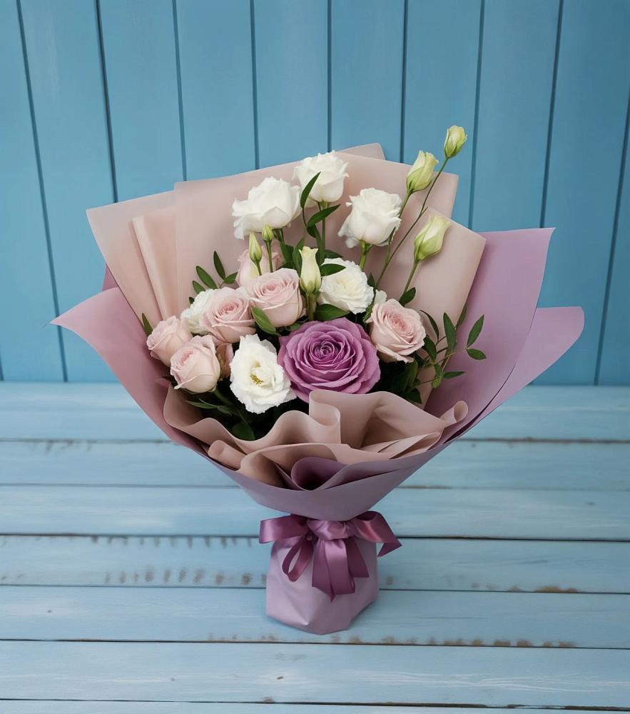 Букет цветов из: Розы и Лизиантусы в Старо-Щедринской